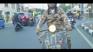 Download Monkey boots - Menuju Johar Baru Music CLip MP3