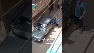 بلطجي يكسر عربيه في شبرا الخيمه امام الناس بمرزباا 