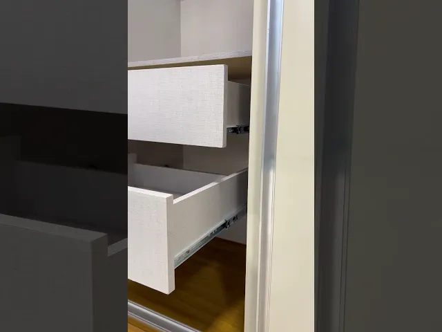 Guarda-roupa Casal Cardial 3 Portas 6 Gavetas com Espelho Cinamomo