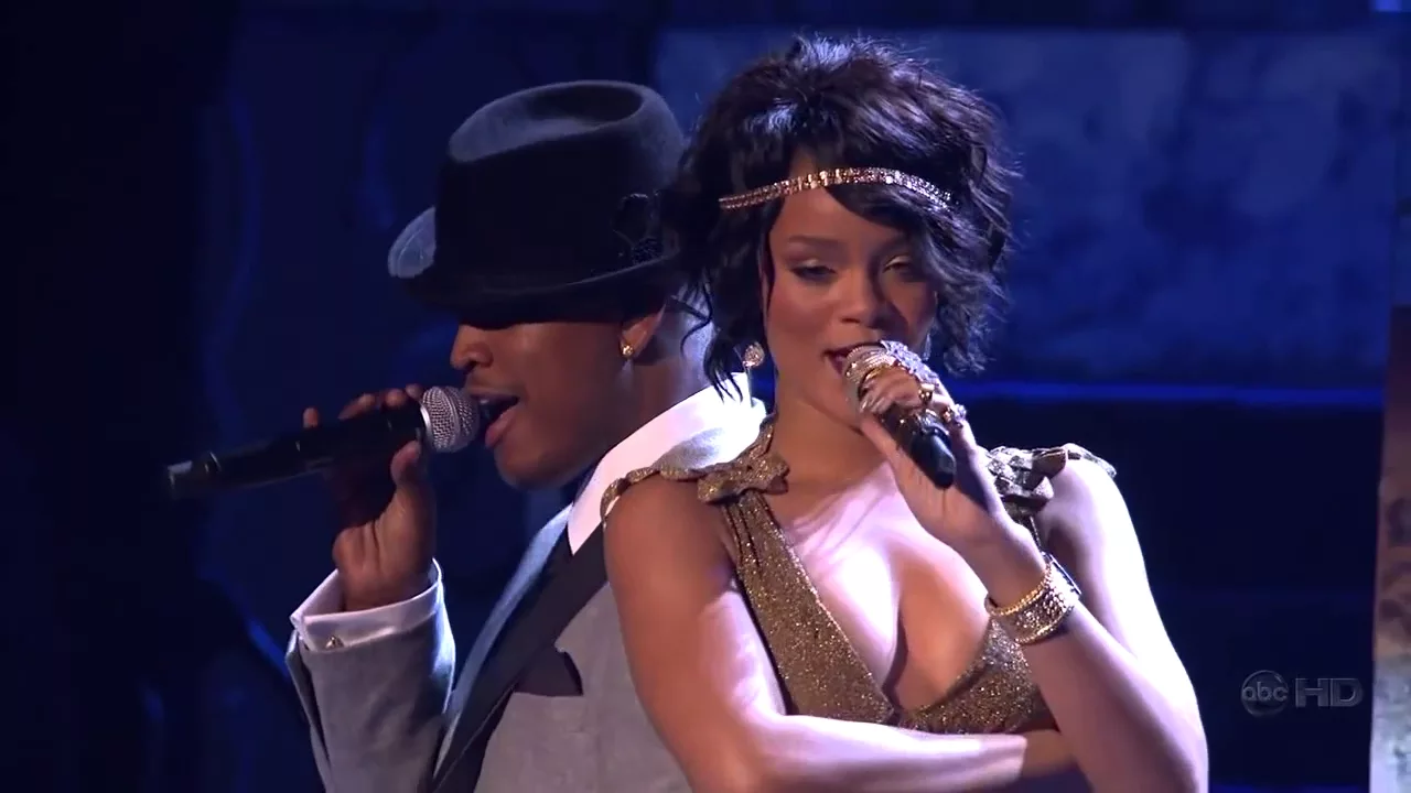 Rihanna feat. Ne Yo - Umbrella & hate that i love you live american music awards 2007