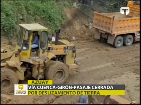 Vía Cuenca - Girón - Pasaje cerrada por deslizamiento de tierra