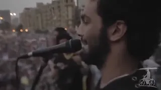 في بورسعيد كلاب لما العسكر فتحوا الباب   اه يا مجلس يا ابن الحرام حالات واتس دندنها