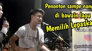 Download Penonton Sampe Nangis !!! MEMILIH LEPASKAN - TRI SUAKA (LIRIK) LIVE TRI SUAKA FEAT RICKY FEBRIANSYAH MP3