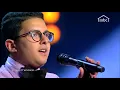 عمره 17 سنة ويمتلك قدرات صوتية أكبر من سنّه