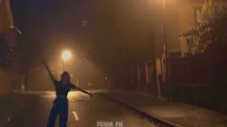 لحن هادئ  حزين                                                         بطيء دندنها