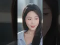 冷麵首富從來不接受任何採訪，卻耐心回答了實習生提出的問題，還當眾把她攬入懷中喊她「老婆」——所有人都震驚了！