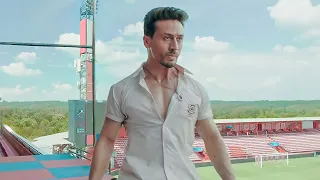 a poor student enters a rich college and tries to prove himself in front of them 