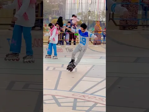 public relations 😱😱#hamzaskater #ayazskatingclub #skatingchannel #skate #viralvideo #rollerskates
