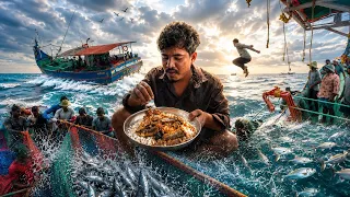 🌊 Extreme Storm Fishing in Kerala | Huge Waves, Heavy Rain & Sardines + Jellyfish Catch! 🐟