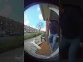 Download Lagu Gans bezorgt pakketje als een echte koerier