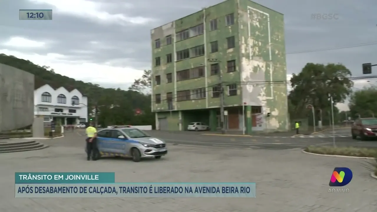 Trânsito em Joinville: após desabamento de calçada, transito é liberado na avenida beira rio