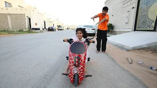 ليلى تلعب سكوتر برا و عماد زعلان 