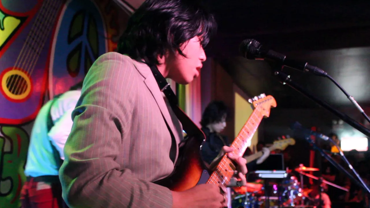 Mundo - IV of Spades Live @ 70's Bistro (Blaster Silonga focus)