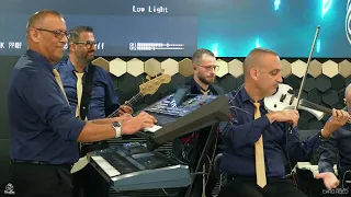 اياد عابد                اسمعيني بكلمة دندنها