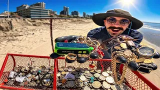 A Praia estava LOTADA de Dinheiro e Jóias Perdidas