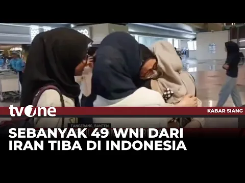 Tangis Haru Iringi Kedatangan WNI yang Berhasil Dievakuasi dari Iran