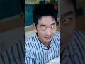 窮小子為救母親被逼上絕路，遭富少當眾嘲笑，連藥費都湊不齊！誰料他竟覺醒鑑寶神瞳，一眼看穿所有贗品，原石一刀切出天價翡翠，三位千金當場爭著嫁給他！