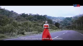 Download vita alvia-gaun merah (offical music video) MP3