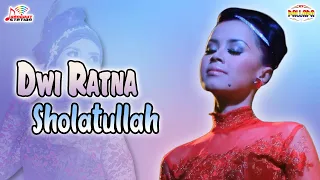 Download Dwi Ratna - Sholatullah (Official Music Video) MP3