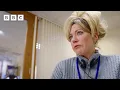 Download Lagu Mandy gets (and swiftly loses) a new job at a call centre 📞 | Mandy – BBC