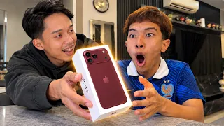 ABANG SURPRISE ADIK DENGAN IPHONE 18 PRO MAX