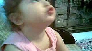 دختر بچه شیرین زبان 