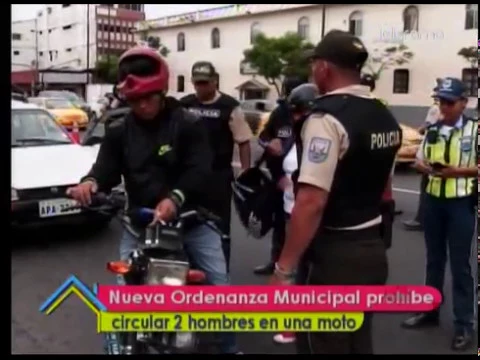 Nueva ordenanza municipal prohíbe circular 2 hombres en una moto