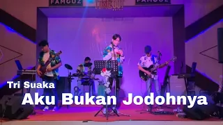 Download Tri Suaka - Aku Bukan Jodohnya | Cover By Chillax At Famouz cafe Cirebon MP3