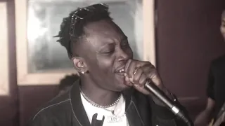 e2m performs kirakita with chillax sound band