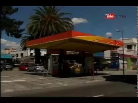 Presidente firmó decreto para que gasolina súper no aumente precio