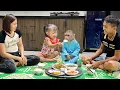 Download Lagu So adorable! Cutis happy with a family meal full of love ❤