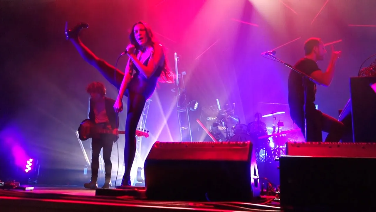 M83 - Laser Gun (feat. Mai Lan) – Live in Oakland M83 - Laser Gun (feat. Mai Lan) – Live in Oakland