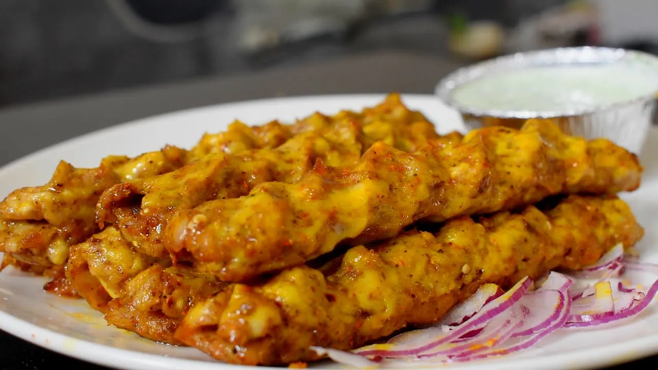 Restaurant Style Seekh Kabab in 10 minutes - Soft and Juicy Chicken Qeema Kabab without Oven and BBQ