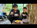 Download Lagu The orphan boy Quan and Ngoc were very sad when the abandoned child was no longer with them.