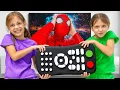 Download Lagu Superhelden springen uit de tv en komen tot leven!