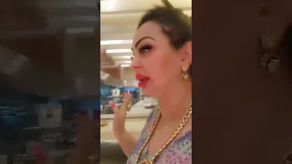 شاهد وردة شارلومانتي تأكل أغلى عشاء العالم أغلى سعر للعشاء في قطر وردة صرف كامل دراهمها 