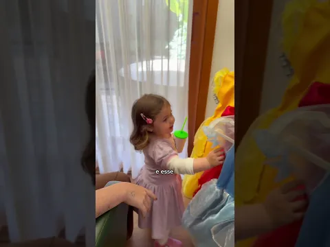 Uma mini diva já dando trabalho pra Stylist dela kkk