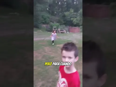 Algo estaba junto a ella