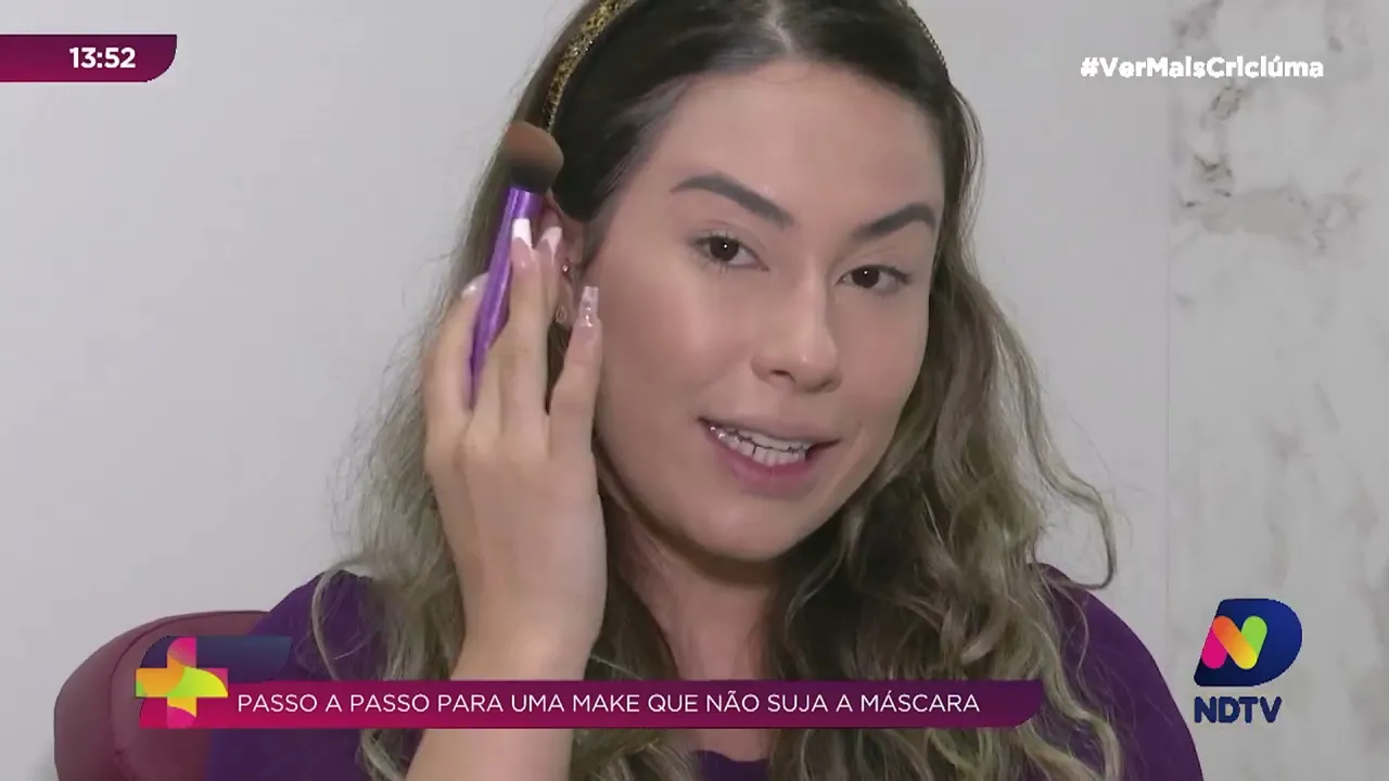 Maquiadora ensina passo a passo de uma maquiagem que não sai na máscara