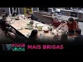 Casais discutem preparo da comida e sentam separados durante almoço