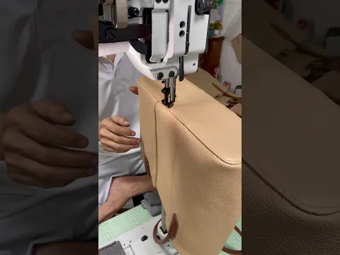 may đáy tròn những chiếc túi xách màu kem
