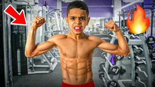 و أخيرا أخي صغير في قاعة كمال الاجسام ريان كان غادي يتهرس 