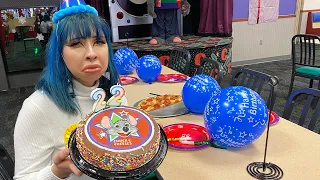nobody went to her chuck e cheese birthday party 