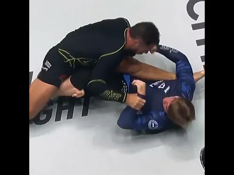 NEXT-LEVEL 💯 Pawel Jaworski 🇵🇱 submits BJJ and MMA legend Rafael Lovato Jr. with a slick kneebar!