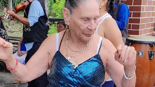 Yajaira La Bailarina salvadoreña Se Desató Moviendo el botecito 😱 