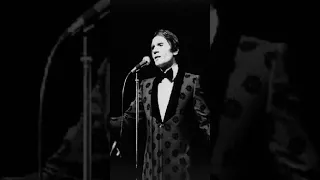 اشياء واشياء    واسماء واسماء    ويضيع كل هذا هباء      عبد الحليم دندنها