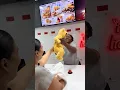 Karyawan KFC tergila-gila dengan ini 😂❤️