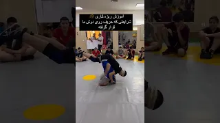 آموزش فنون کشتی ریزه کاری شرایطی که حریف روی دوش شما قرار گرفته 