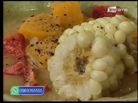 Caldo de costillas y maní 