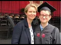 Cynthia Nixon accanto al figlio transgender Samantha No chiamatelo Samuel